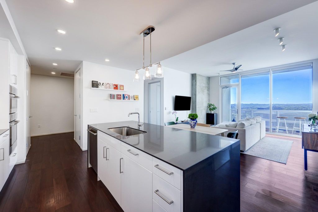 301 West Ave 1307, Austin, TX 78701