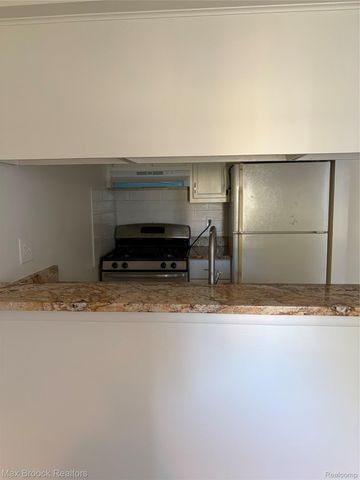 35129 TERRYBROOK Drive 27, Sterling Heights, MI 48312