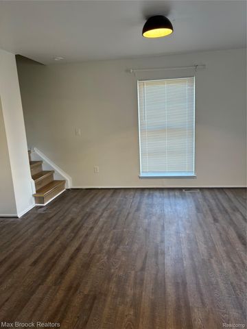 35129 TERRYBROOK Drive 27, Sterling Heights, MI 48312