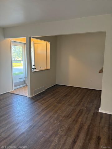 35129 TERRYBROOK Drive 27, Sterling Heights, MI 48312