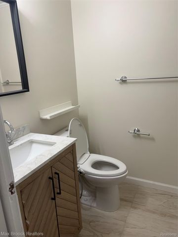 35129 TERRYBROOK Drive 27, Sterling Heights, MI 48312