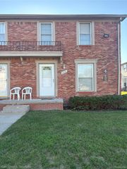 35129 TERRYBROOK Drive 27, Sterling Heights, MI 48312