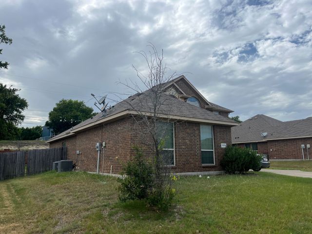 1213 Goffin Drive, Desoto, TX 75115