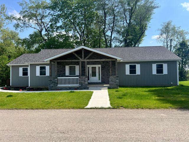 228 E Walnut Street Extension, Danville, OH 43014