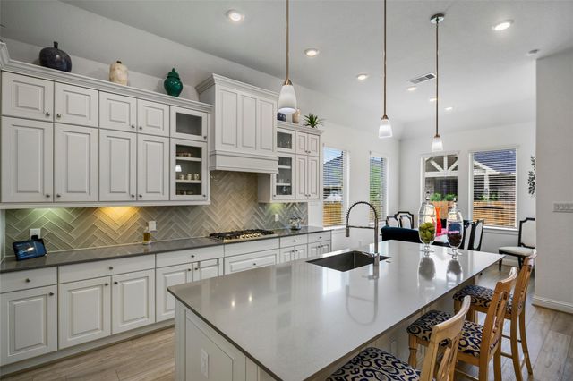 1112 Sienna Forest Lane, Pinehurst, TX 77362