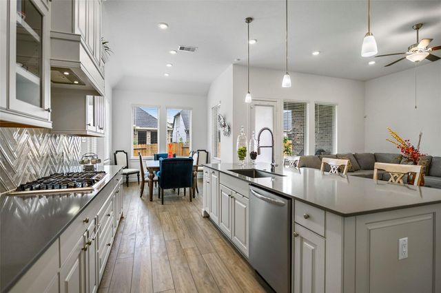 1112 Sienna Forest Lane, Pinehurst, TX 77362