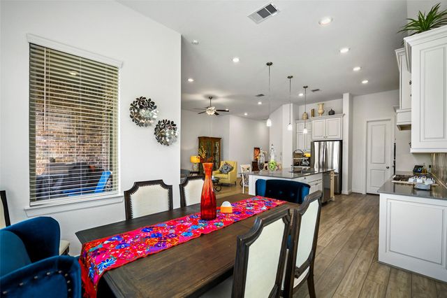 1112 Sienna Forest Lane, Pinehurst, TX 77362