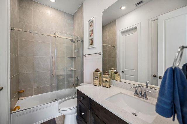 1112 Sienna Forest Lane, Pinehurst, TX 77362