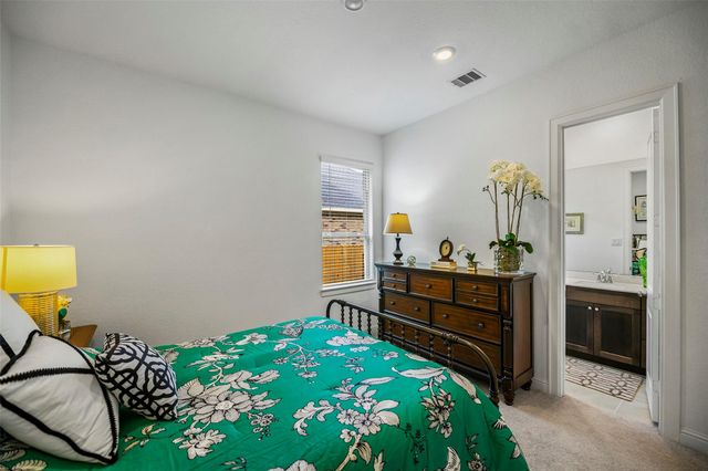 1112 Sienna Forest Lane, Pinehurst, TX 77362