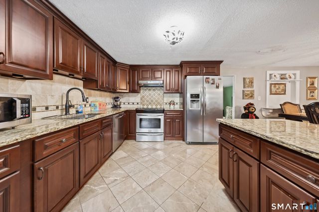 110 White Birch Drive, Waterbury, CT 06708