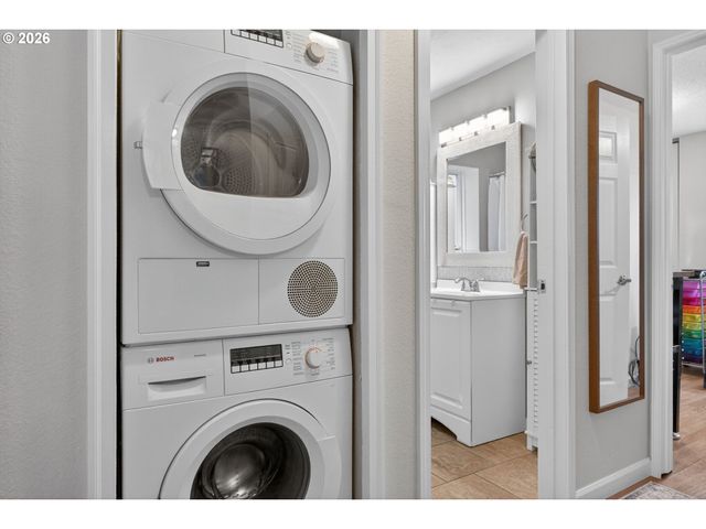 47 EAGLE CREST Dr 13, Lake Oswego, OR 97035