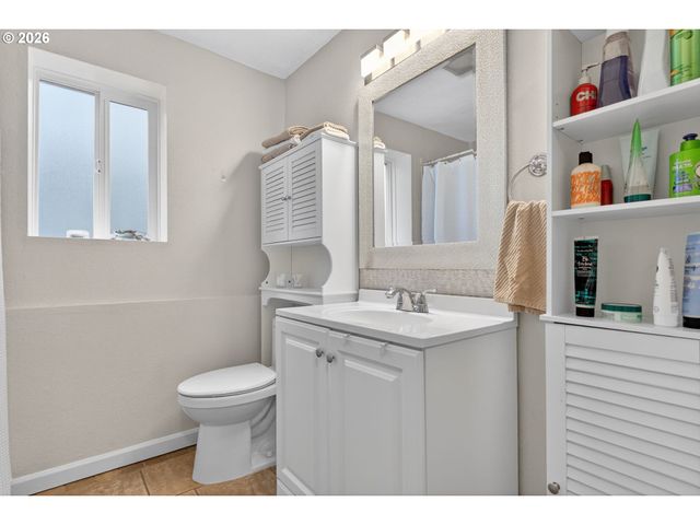 47 EAGLE CREST Dr 13, Lake Oswego, OR 97035