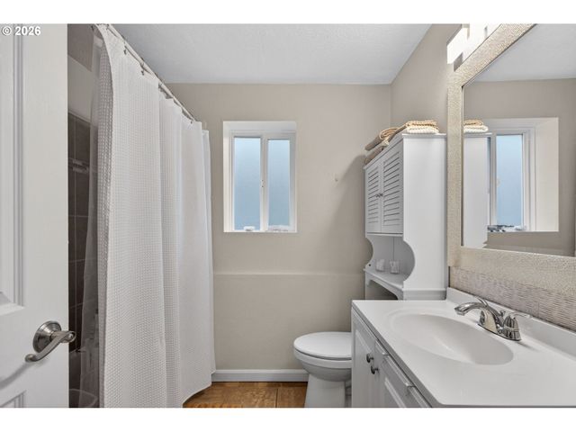 47 EAGLE CREST Dr 13, Lake Oswego, OR 97035