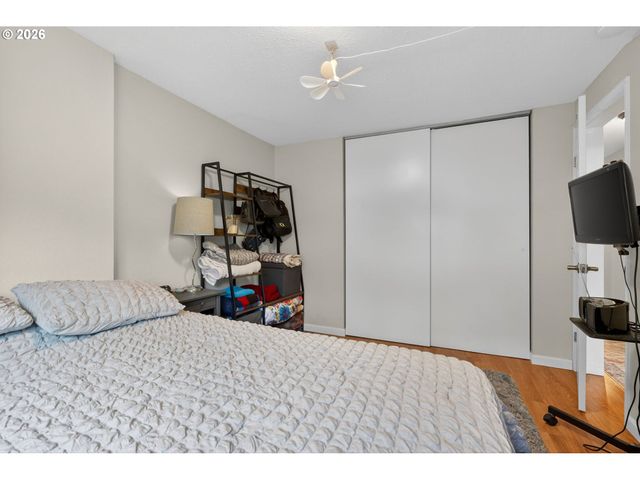 47 EAGLE CREST Dr 13, Lake Oswego, OR 97035