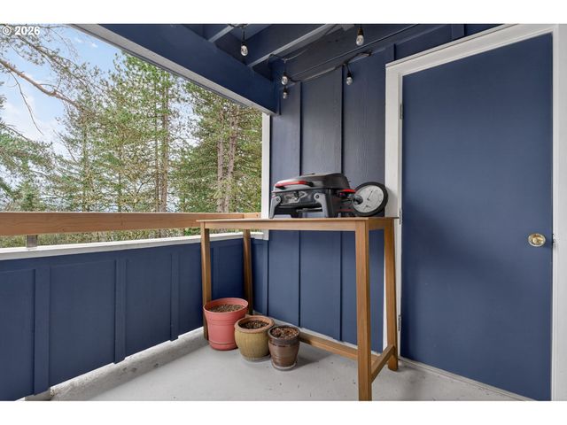 47 EAGLE CREST Dr 13, Lake Oswego, OR 97035