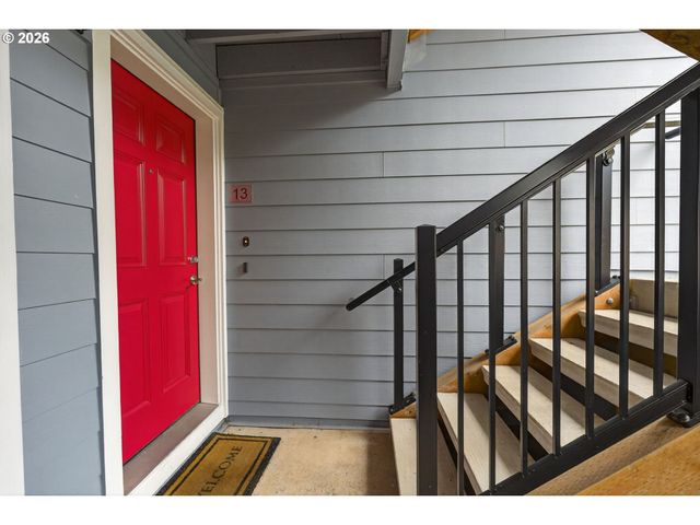 47 EAGLE CREST Dr 13, Lake Oswego, OR 97035