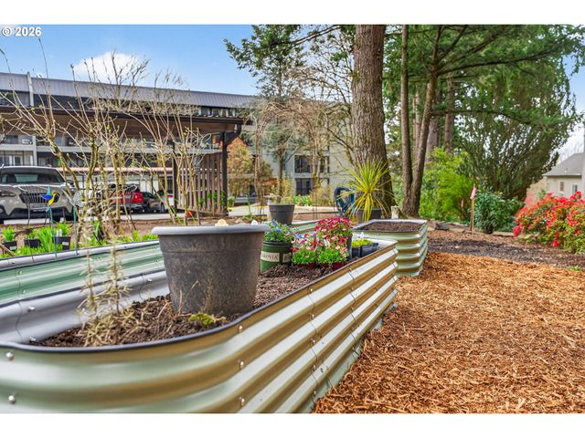 47 EAGLE CREST Dr 13, Lake Oswego, OR 97035