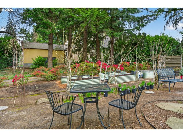 47 EAGLE CREST Dr 13, Lake Oswego, OR 97035