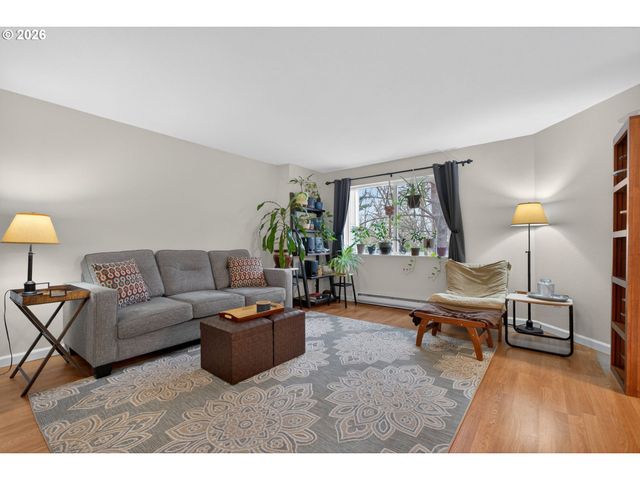 47 EAGLE CREST Dr 13, Lake Oswego, OR 97035