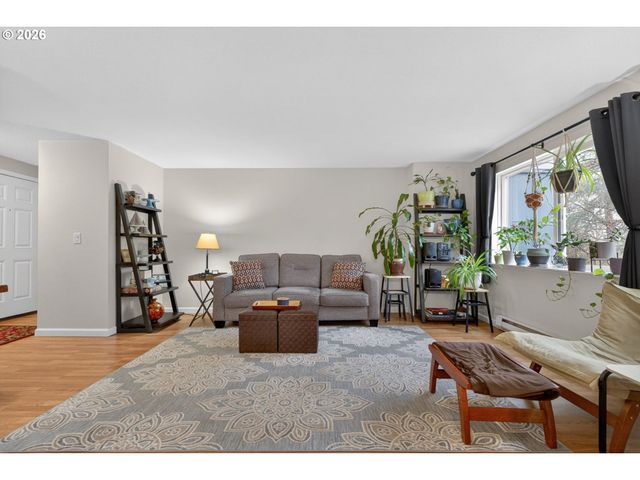 47 EAGLE CREST Dr 13, Lake Oswego, OR 97035