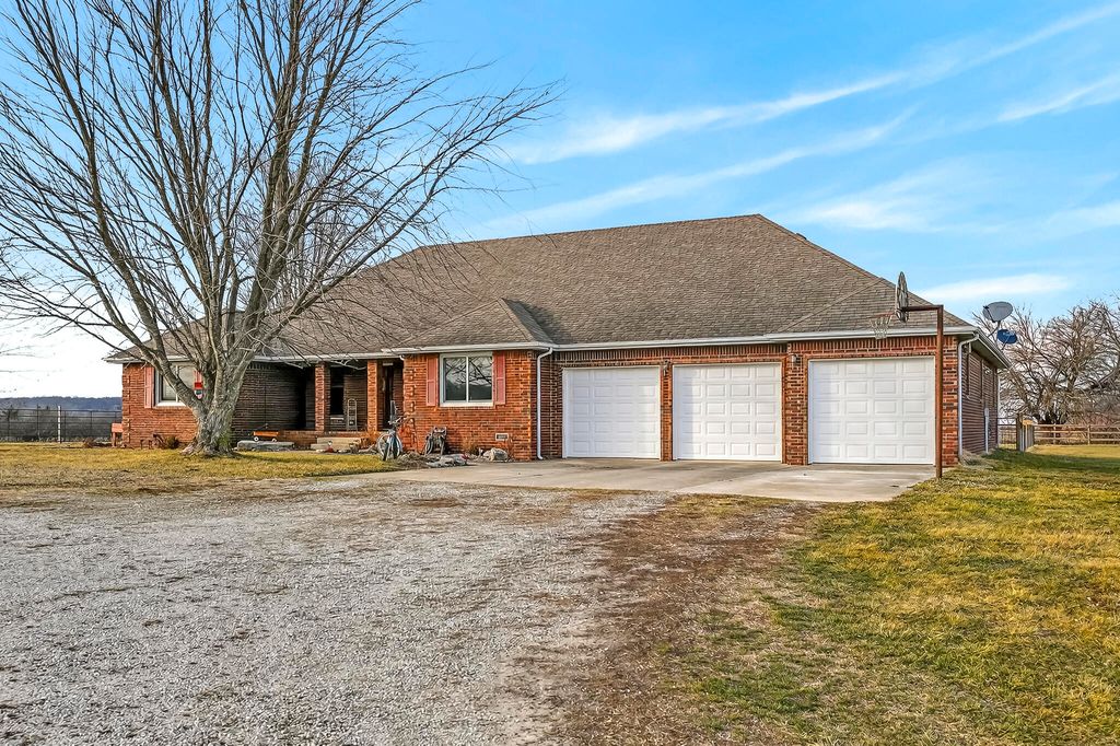 5585 Highway Ab, Fair Grove, MO 65648