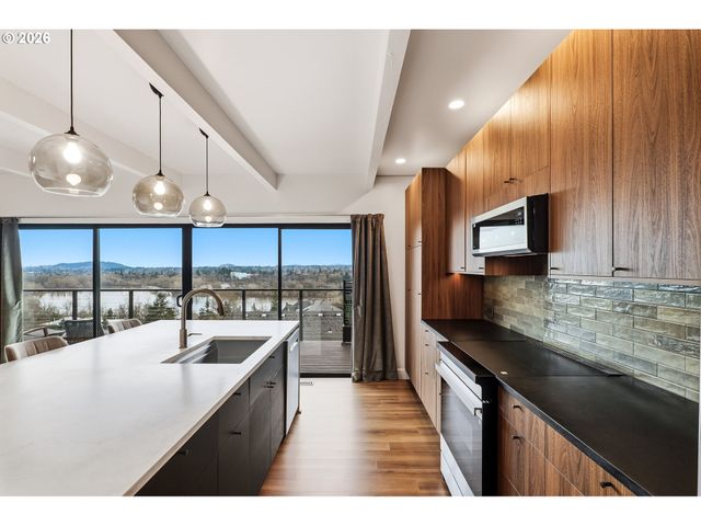 7528 S KELLY Ave, Portland, OR 97219