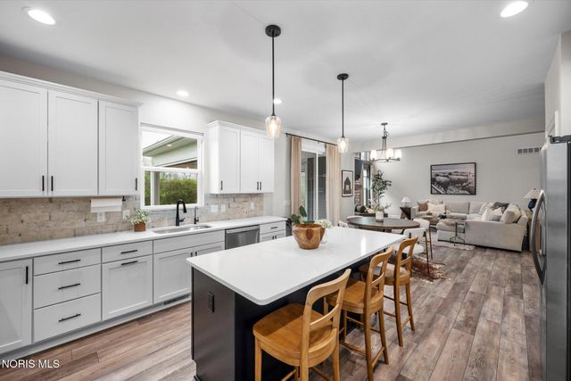 4950 Buckeye Drive, Monclova, OH 43542