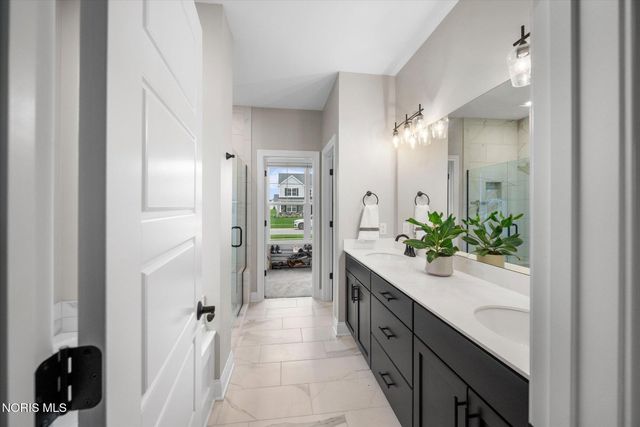 4950 Buckeye Drive, Monclova, OH 43542