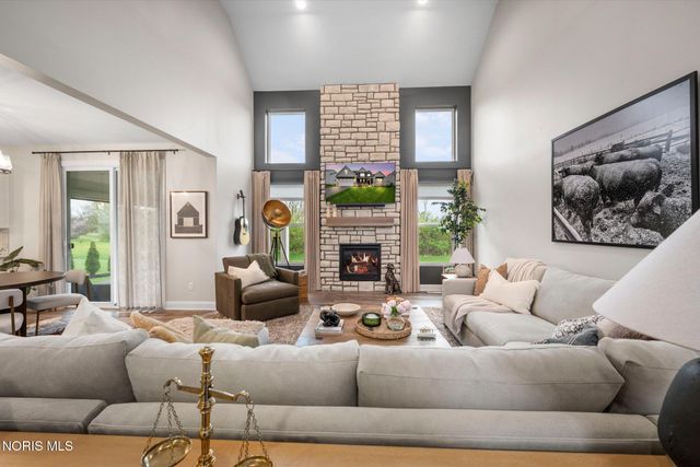 4950 Buckeye Drive, Monclova, OH 43542