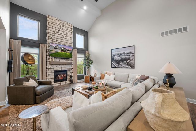 4950 Buckeye Drive, Monclova, OH 43542