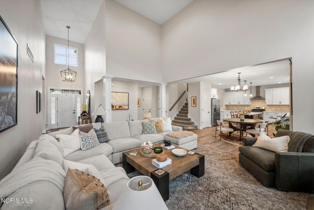 4950 Buckeye Drive, Monclova, OH 43542