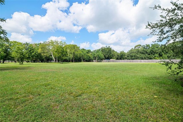 8 Middleton Street, Bayview, TX 77518