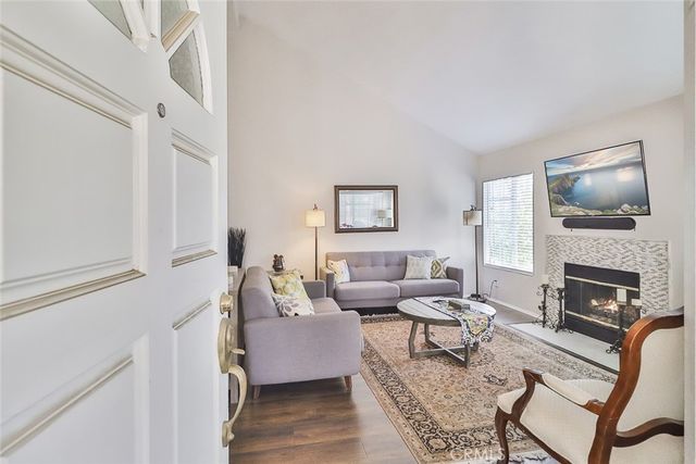 625 Hazelwood Way A, Simi Valley, CA 93065
