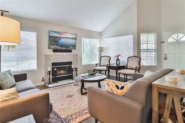 625 Hazelwood Way A, Simi Valley, CA 93065