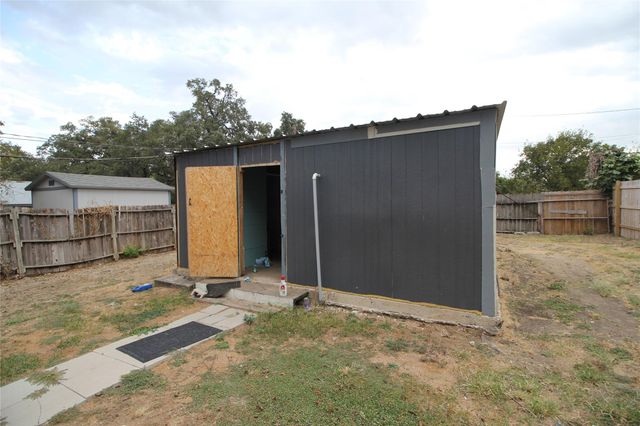 320 W Thiele ST, Kyle, TX 78640