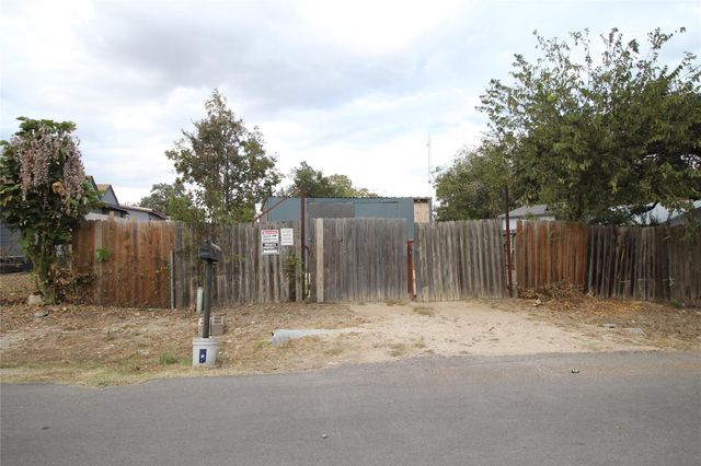 320 W Thiele ST, Kyle, TX 78640