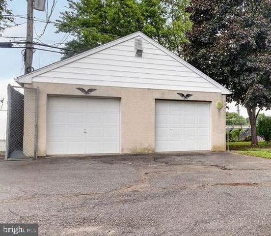 950 THORNTON RD, Upper Chichester, PA 19061
