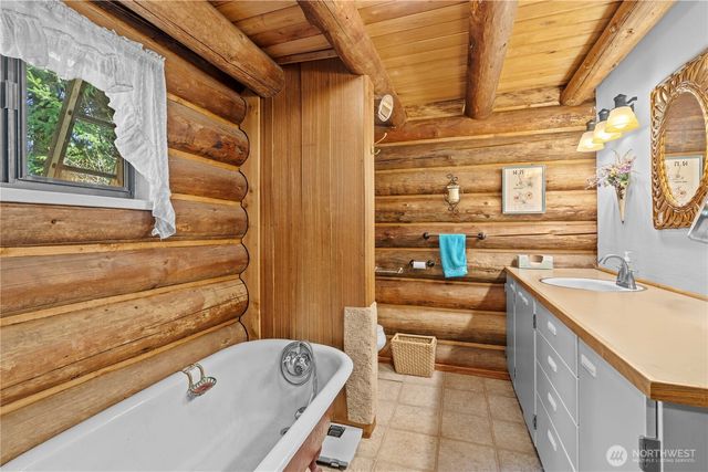 54715 278th Avenue E, Ashford, WA 98304