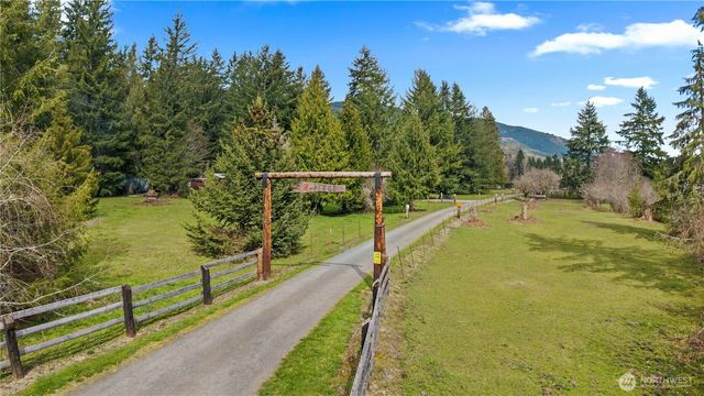 54715 278th Avenue E, Ashford, WA 98304