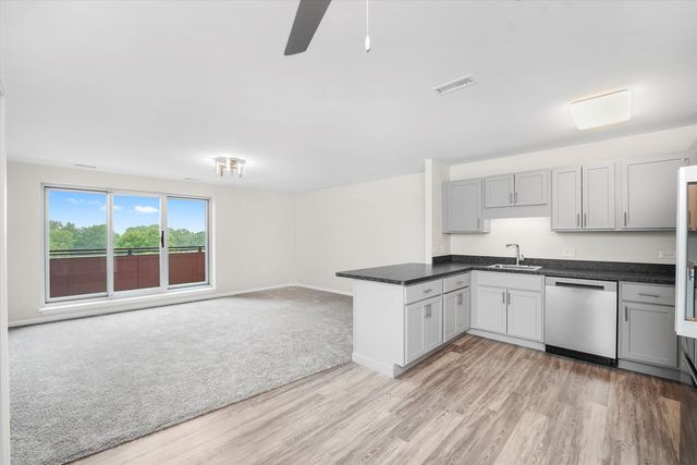 200 Park Avenue 527, Calumet City, IL 60409