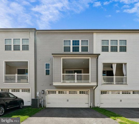 1202 PATUXENT GREENS DR, Laurel, MD 20708