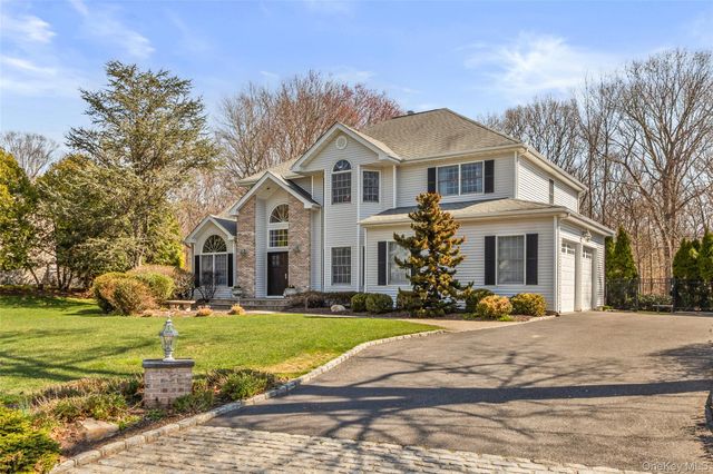 24 Ramsey Court, East Setauket, NY 11733