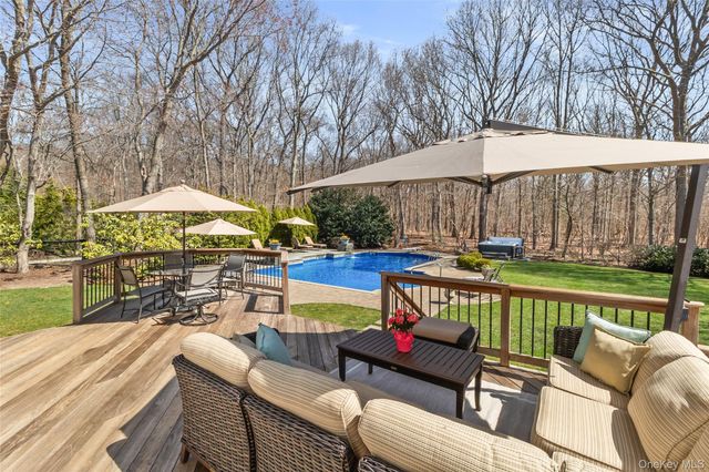 24 Ramsey Court, East Setauket, NY 11733