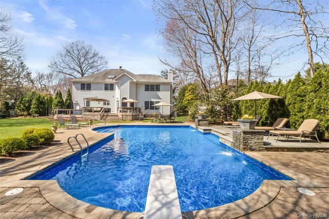 24 Ramsey Court, East Setauket, NY 11733