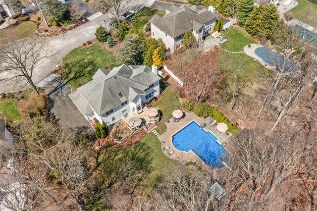 24 Ramsey Court, East Setauket, NY 11733