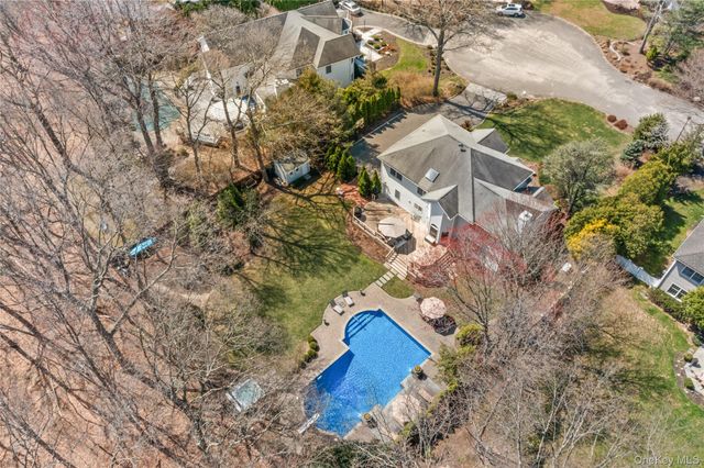 24 Ramsey Court, East Setauket, NY 11733