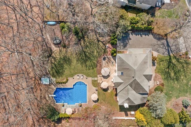 24 Ramsey Court, East Setauket, NY 11733
