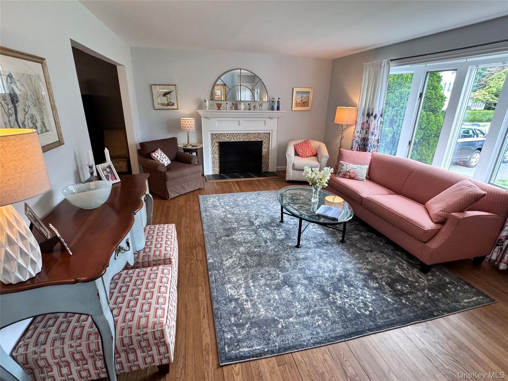 51 Bayway Avenue, Bay Shore, NY 11706 — photo 4
