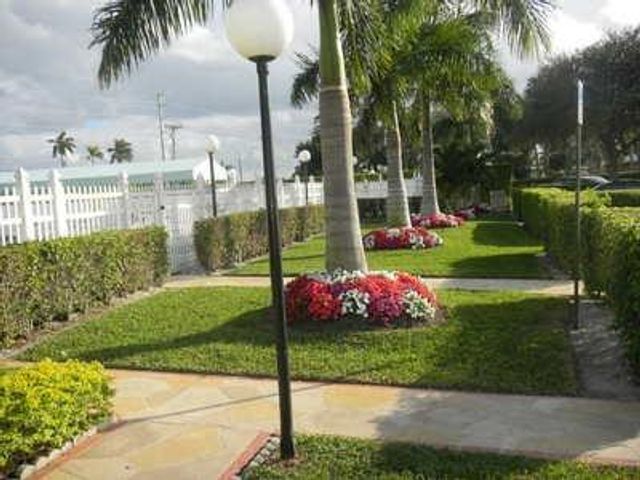 1561 NW 20th Avenue 101, Delray Beach, FL 33445