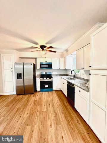 34 E 19TH ST, Front Royal, VA 22630